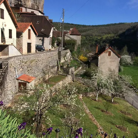 Un Jardin Dans La Falaise Cabrerets