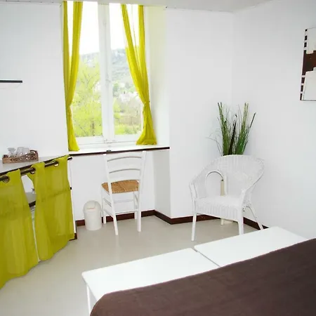 Un Jardin Dans La Falaise Cabrerets