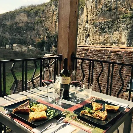 Un Jardin Dans La Falaise Cabrerets