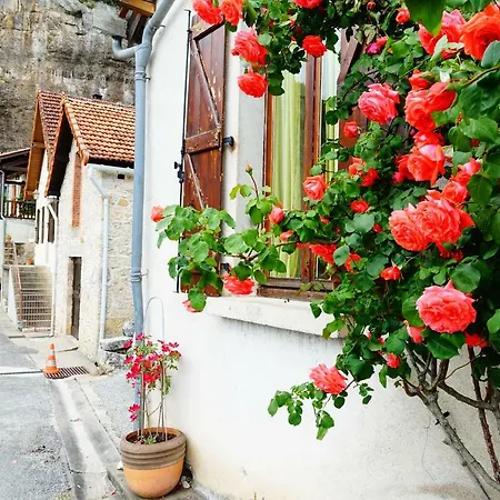 Un Jardin Dans La Falaise Bed & Breakfast *